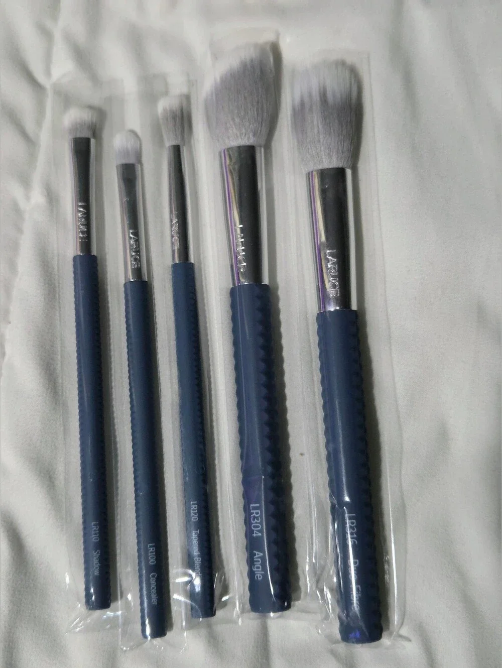 NWT LaRuce Beauty The Christine 5-Piece Makeup Brush Set & Grey Holder Case